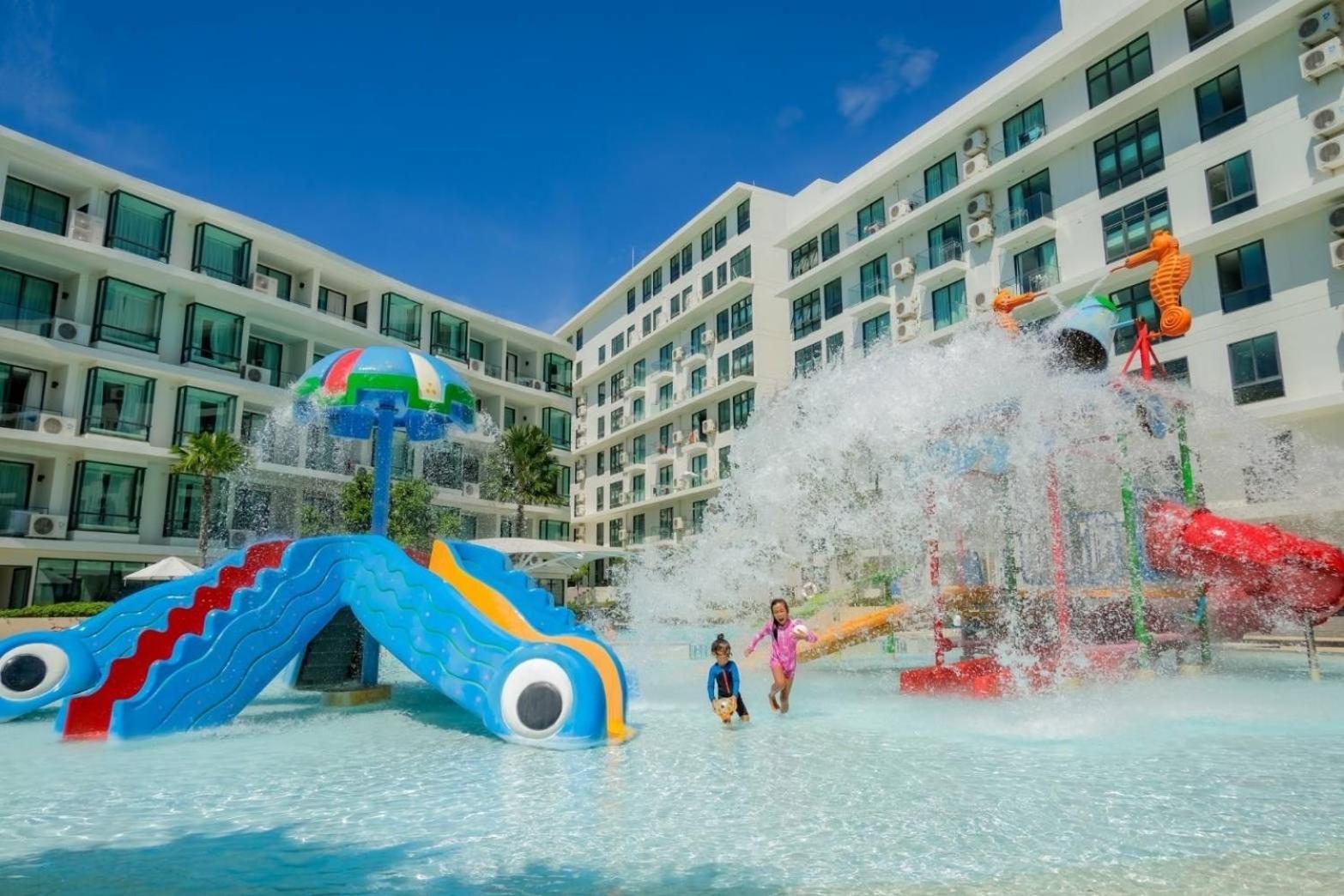 Wyndham La Vita Rawai Phuket Exterior photo