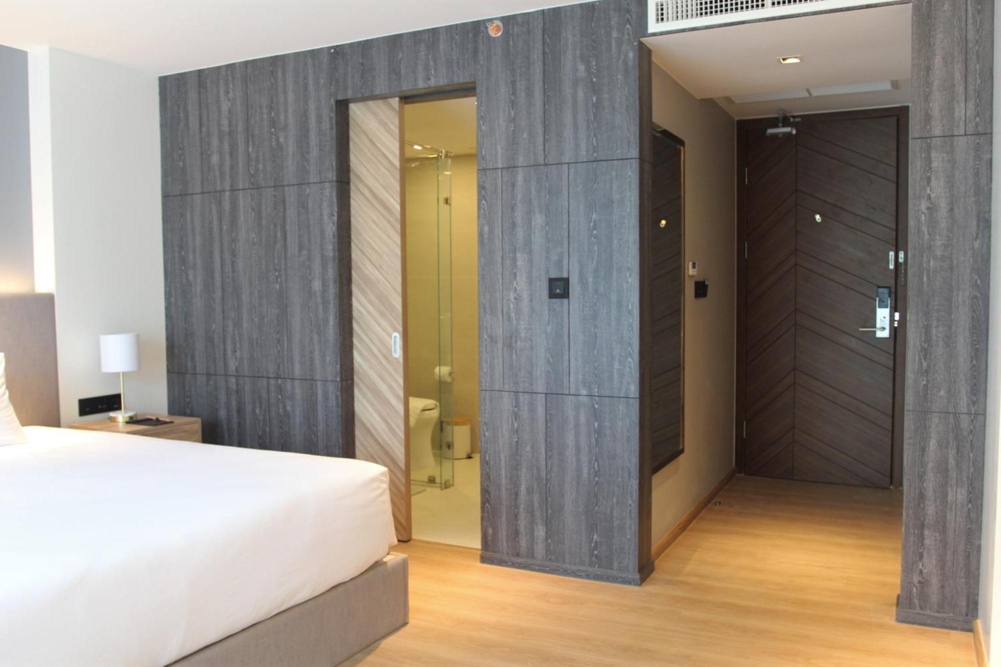 Wyndham La Vita Rawai Phuket Exterior photo